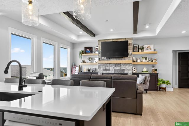 12368 Windsor Drive, Papillion, NE 68046