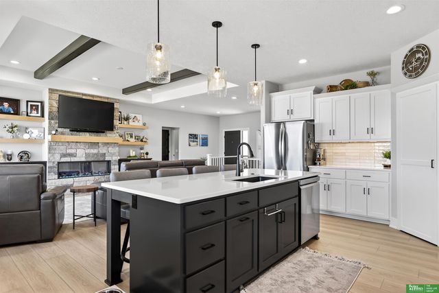 12368 Windsor Drive, Papillion, NE 68046