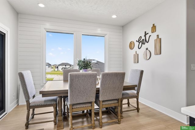 12368 Windsor Drive, Papillion, NE 68046