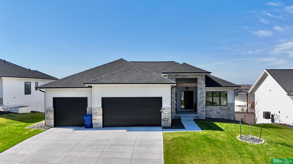 12368 Windsor Drive, Papillion, NE 68046