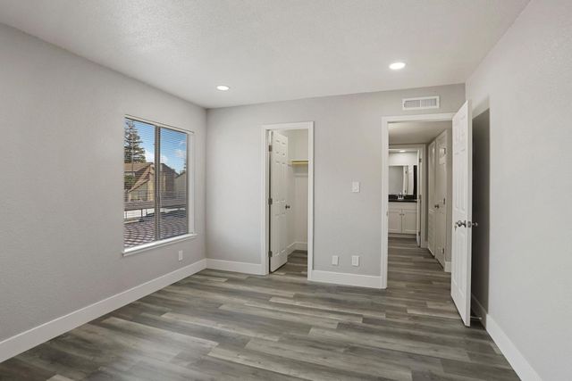 3701 Colonial Dr, Modesto, CA 95356