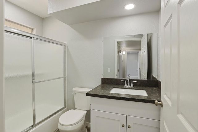 3701 Colonial Dr, Modesto, CA 95356