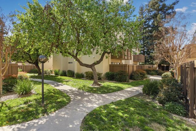 3701 Colonial Dr, Modesto, CA 95356