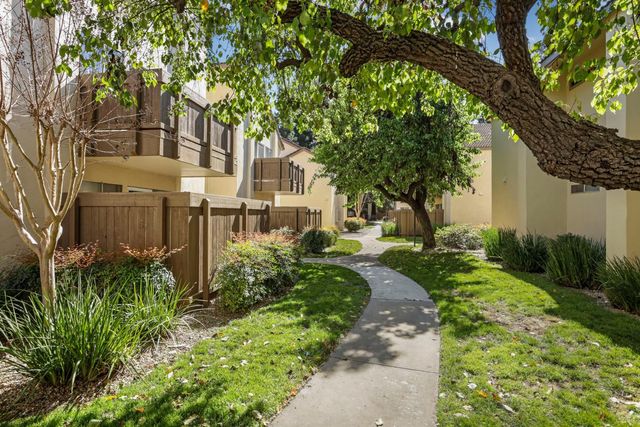 3701 Colonial Dr, Modesto, CA 95356