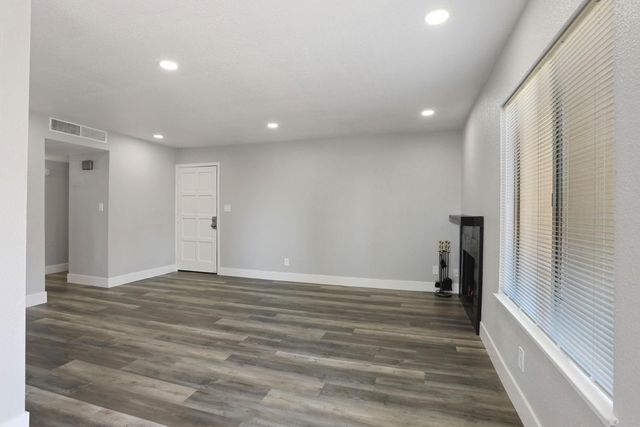 3701 Colonial Dr, Modesto, CA 95356