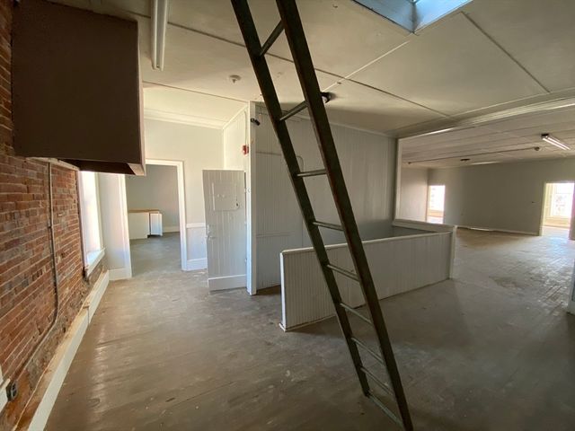 318 Main St, Southbridge, MA 01550