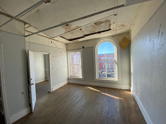 318 Main St, Southbridge, MA 01550