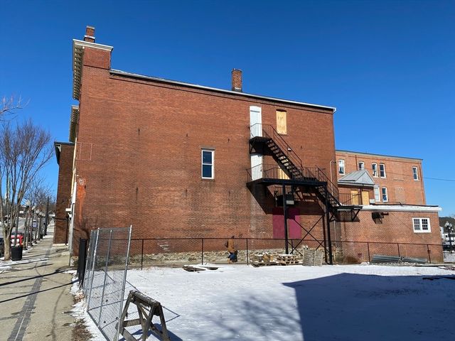 318 Main St, Southbridge, MA 01550