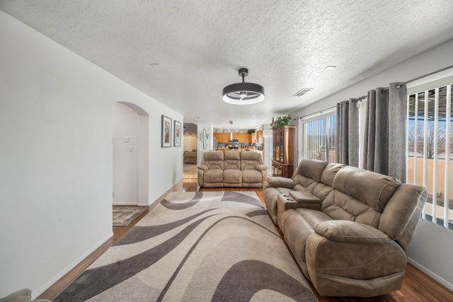 2812 MONUMENT Drive NW, Albuquerque, NM 87120