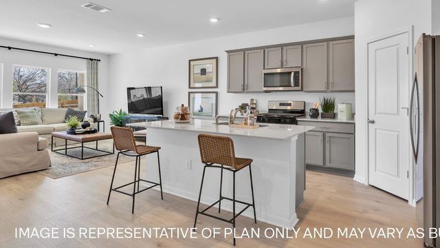 121 Mustange CIR, Buda, TX 78610