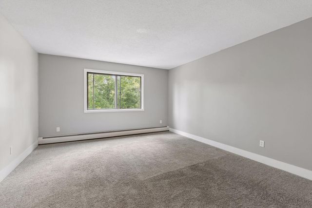 1304 W Medicine Lake Drive 320, Plymouth, MN 55441