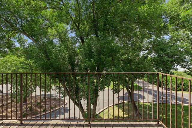 1304 W Medicine Lake Drive 320, Plymouth, MN 55441