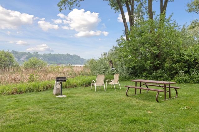 1304 W Medicine Lake Drive 320, Plymouth, MN 55441