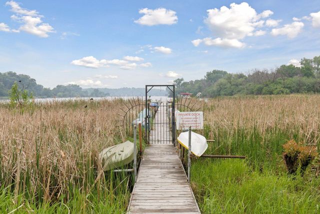 1304 W Medicine Lake Drive 320, Plymouth, MN 55441