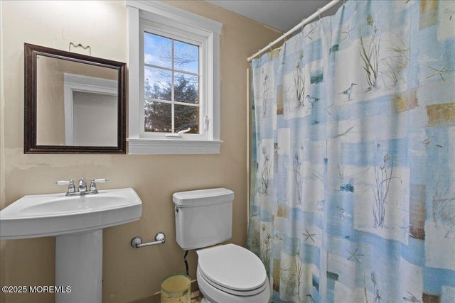 80 Oak Knoll Road, Waretown, NJ 08758