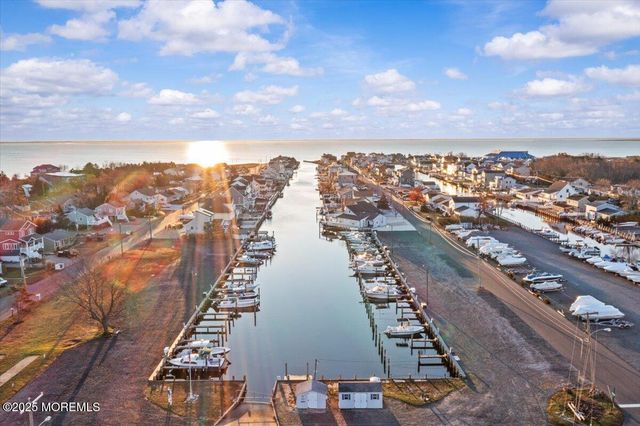 80 Oak Knoll Road, Waretown, NJ 08758