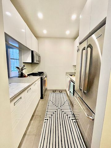 99 John St Apt 506, New York City, NY 10038