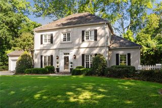 1533 Barrington NW Court, Atlanta, GA 30327