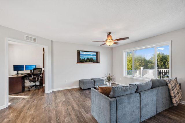 19697 Deerbrooke Path, Farmington, MN 55024