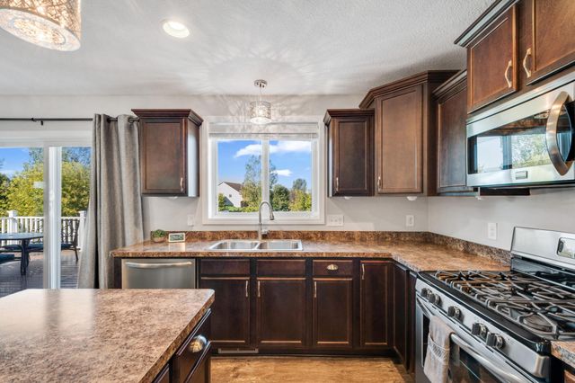 19697 Deerbrooke Path, Farmington, MN 55024