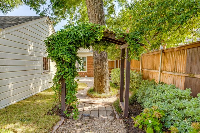 4200 Birchman Avenue, Fort Worth, TX 76107