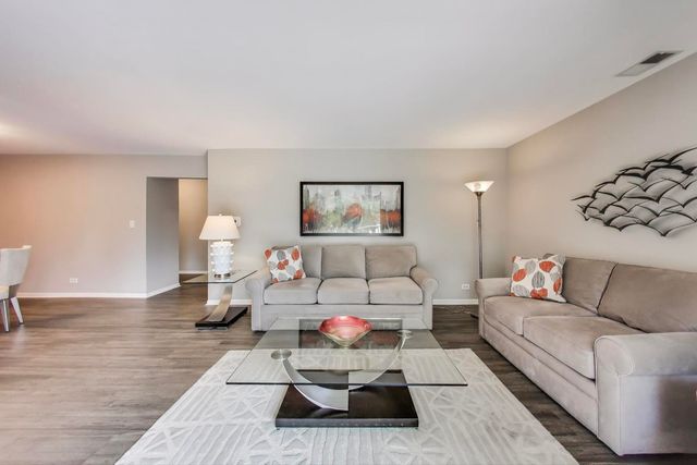 900 E Wilmette Road 205, Palatine, IL 60074