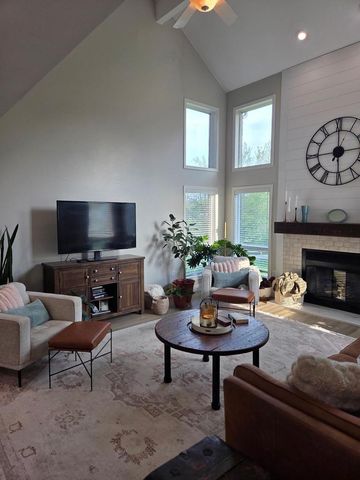 200 Fairbrook Drive, Waunakee, WI 53597