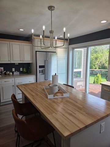 200 Fairbrook Drive, Waunakee, WI 53597