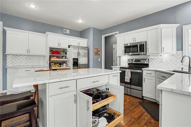 8306 W 128th Street, Overland Park, KS 66213