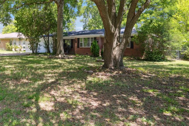 713 Plaza Drive, Fort Worth, TX 76140