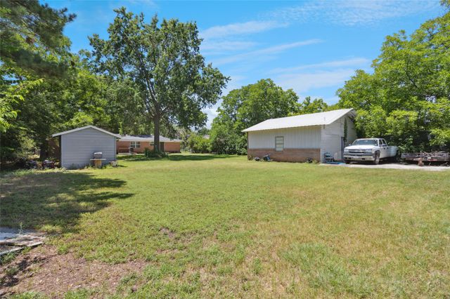 713 Plaza Drive, Fort Worth, TX 76140