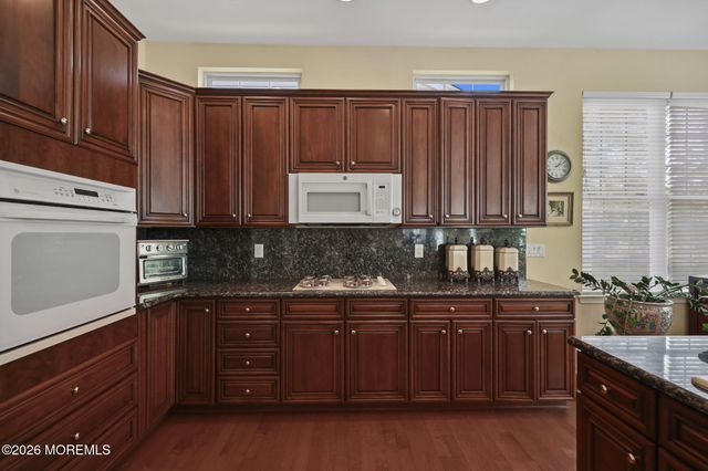 78 Oakmont Lane, Jackson, NJ 08527