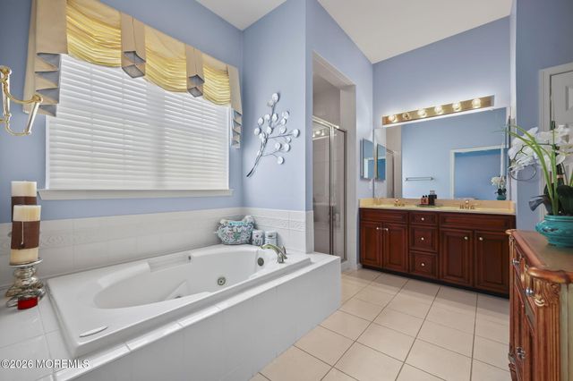 78 Oakmont Lane, Jackson, NJ 08527