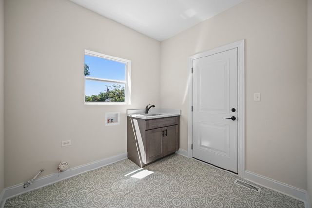 9318 Pleasant Avenue, Tinley Park, IL 60487