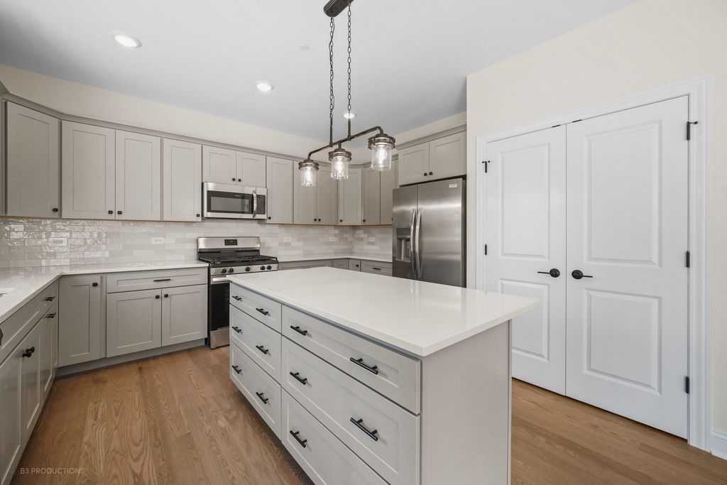 9318 Pleasant Avenue, Tinley Park, IL 60487 — photo 2