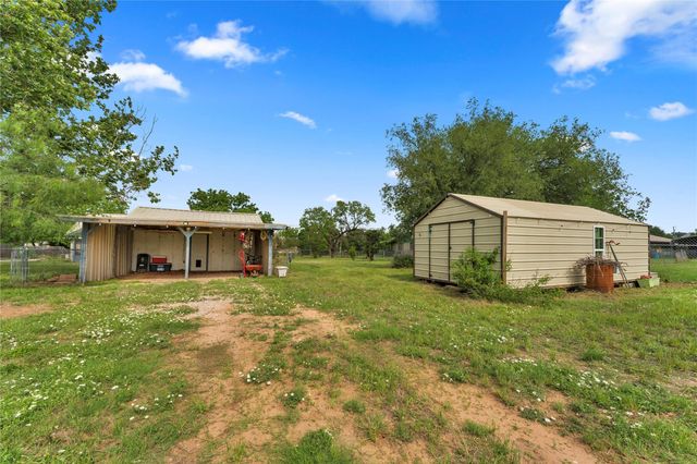 210 N River Oaks DR, Burnet, TX 78611