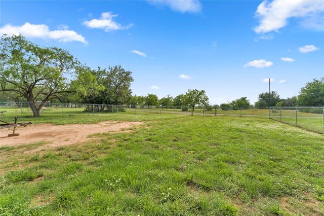 210 N River Oaks DR, Burnet, TX 78611