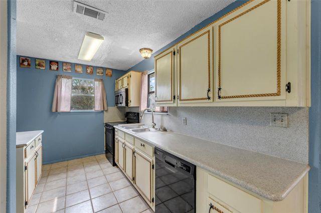 210 N River Oaks DR, Burnet, TX 78611