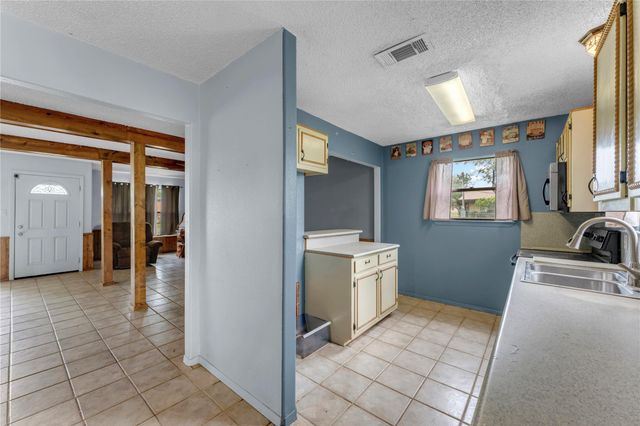 210 N River Oaks DR, Burnet, TX 78611