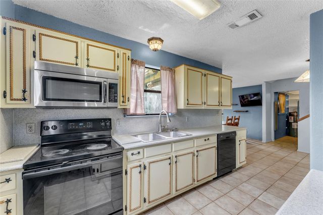 210 N River Oaks DR, Burnet, TX 78611