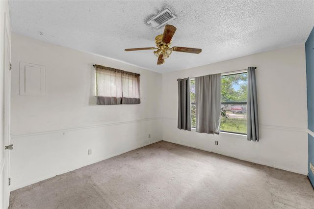 210 N River Oaks DR, Burnet, TX 78611