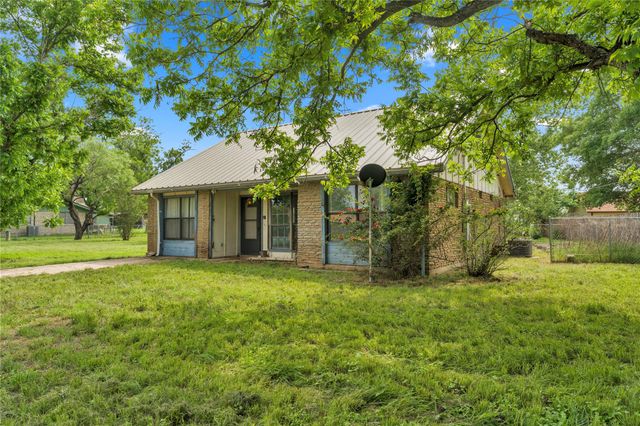 210 N River Oaks DR, Burnet, TX 78611
