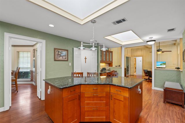 900 Forest Hill Court, Cedar Hill, TX 75104