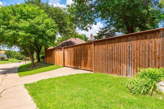 900 Forest Hill Court, Cedar Hill, TX 75104