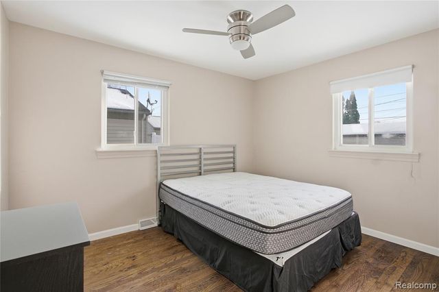 18634 Common Road, Roseville, MI 48066