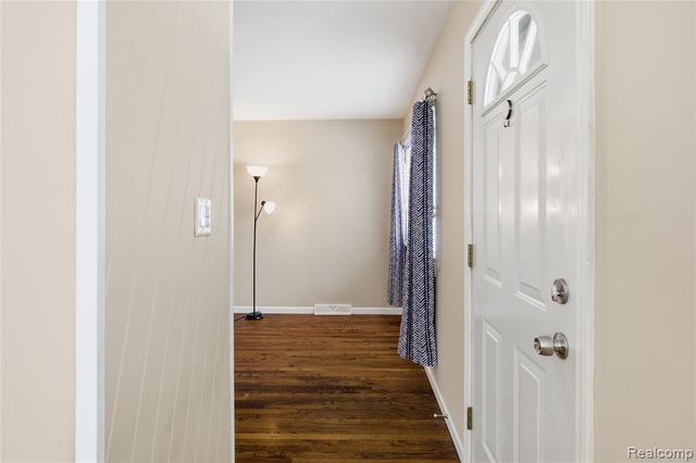 18634 Common Road, Roseville, MI 48066