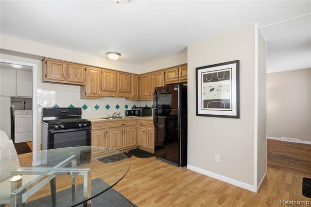 18634 Common Road, Roseville, MI 48066