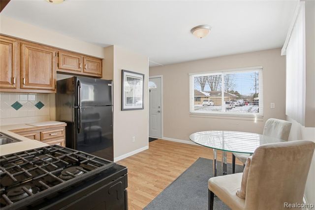 18634 Common Road, Roseville, MI 48066