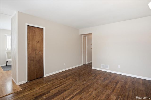 18634 Common Road, Roseville, MI 48066