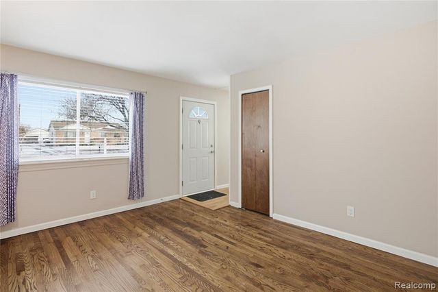 18634 Common Road, Roseville, MI 48066